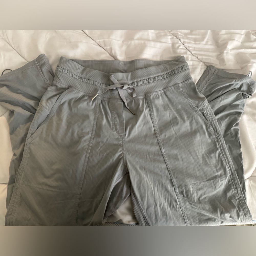 Lululemon sweat pants size 6